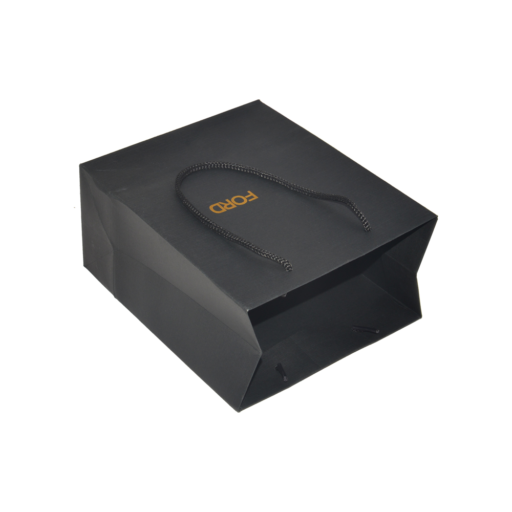  Sacchetti regalo in cartone nero opaco personalizzati per acquisti al dettaglio con manico in corda e logo stampato a caldo in oro  