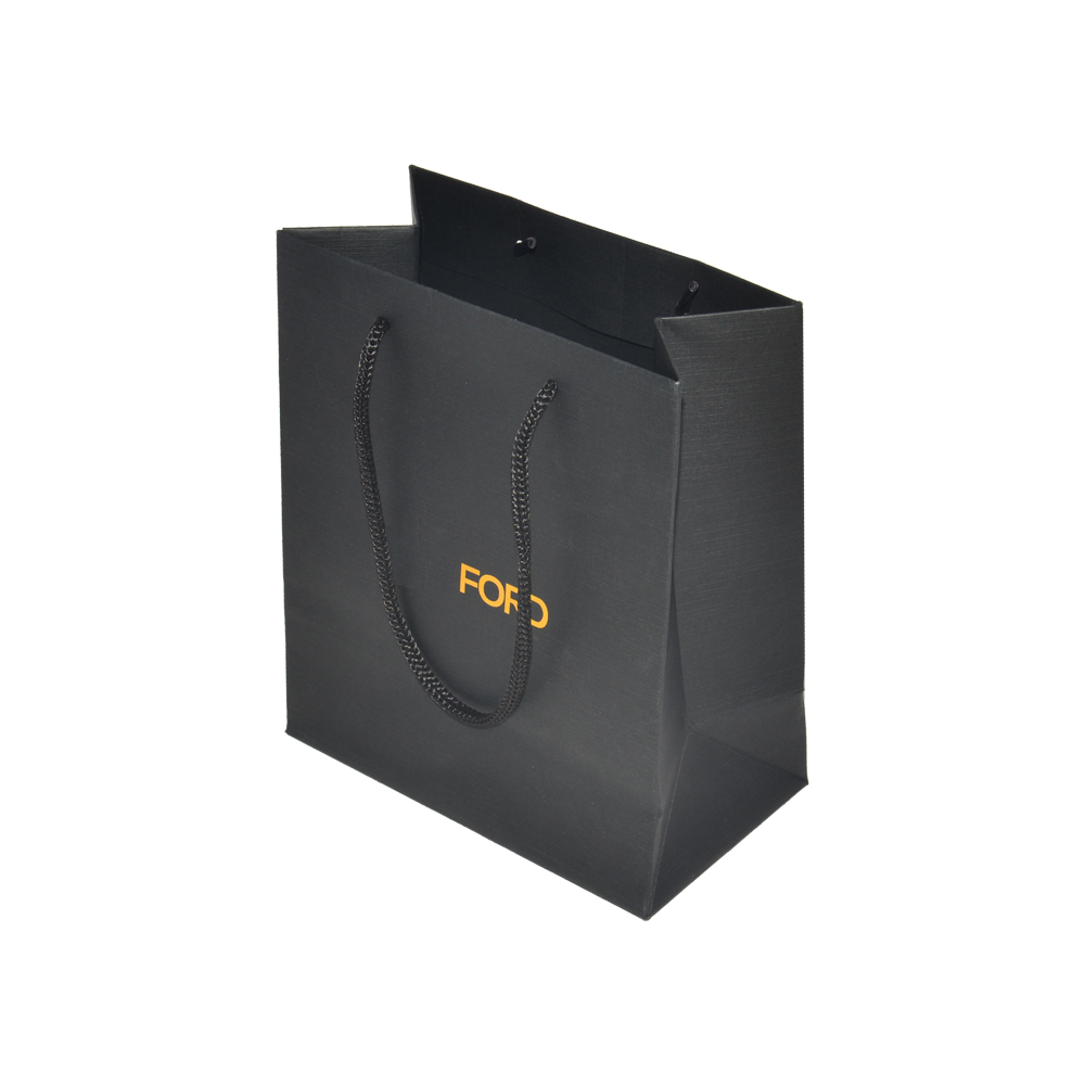  Kundenspezifische Geschenkbeutel aus mattschwarzem Karton für den Einzelhandel mit Seilgriff und goldenem Hot Foil Stamping-Logo  