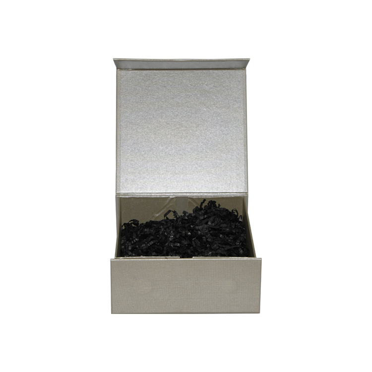 Boîte-cadeau magnétique profonde en gros boîte-cadeau Flip Top avec remplissage de papier déchiqueté et logo d'estampage à chaud en argent  