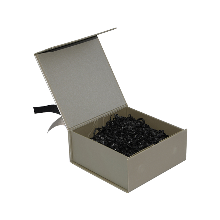  Wholesale Deep Magnetic Gift Box Flip Top Gift Box with Shredded Paper Filler and Silver Hot Foil Stamping Logo  