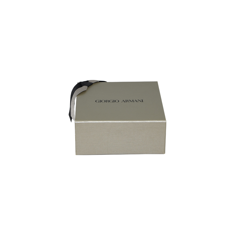  Großhandel tief magnetische Geschenkbox Flip Top Geschenkbox mit Papierschnitzel Füller und Silber Hot Foil Stamping Logo  