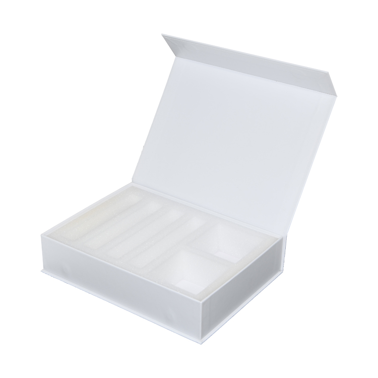  علب هدايا مغناطيسية بيضاء غير لامعة ، صندوق هدايا صلب أبيض مخصص مع غطاء إغلاق مغناطيسي وحامل رغوة  