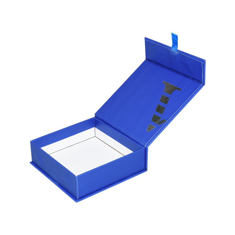 パーソナライズされた磁気ギフトボックス、シルバーホットフォイルスタンピングロゴ付きジュエリー磁気クロージャーギフトボックス  