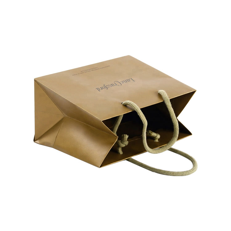 أكياس الناقل الورقية الذهبية المطبوعة المخصصة بمقبض ملتوي ، أكياس هدايا من الورق المقوى المعدني الذهبي  