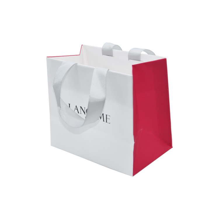 Bolsas de papel de compras cosméticas impresas personalizadas de calidad superior al por mayor a granel con asa de cinta de seda