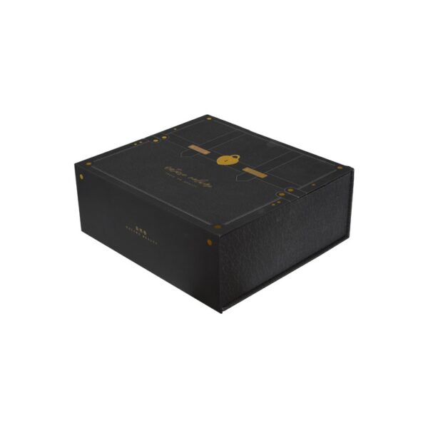 Custom Luxury Leather-filled Magnetic Lid Gift Boxes Leatherette Collapsible Paper Packaging Box for Clothing