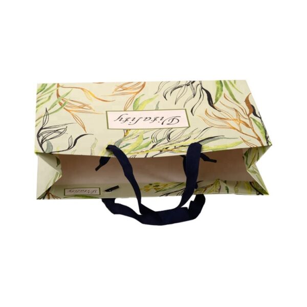 Custom Products Boutique Carrier Bags Packaging Bag Foldable Reusable Paper Shopping Bag with Logo