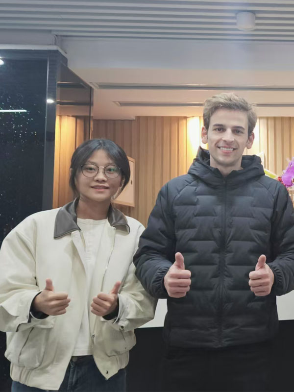 About Us 22 Customer Visiting