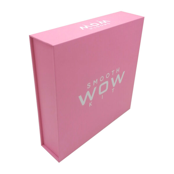 Caixa de presente rosa para produtos capilares da Magnetic com folha de papel preta no interior